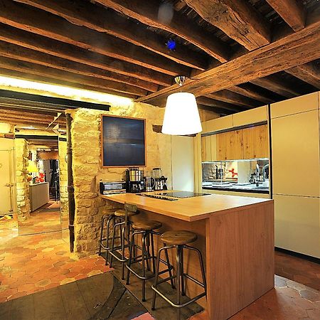 Beautiful Apartment In Historical Marais Paris Exteriör bild