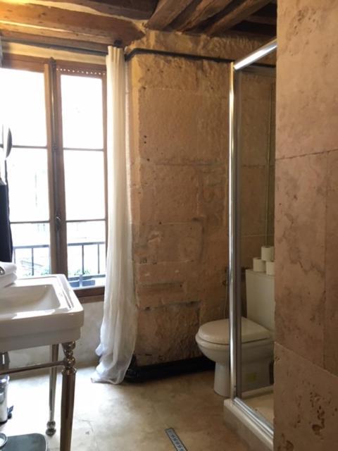 Beautiful Apartment In Historical Marais Paris Exteriör bild