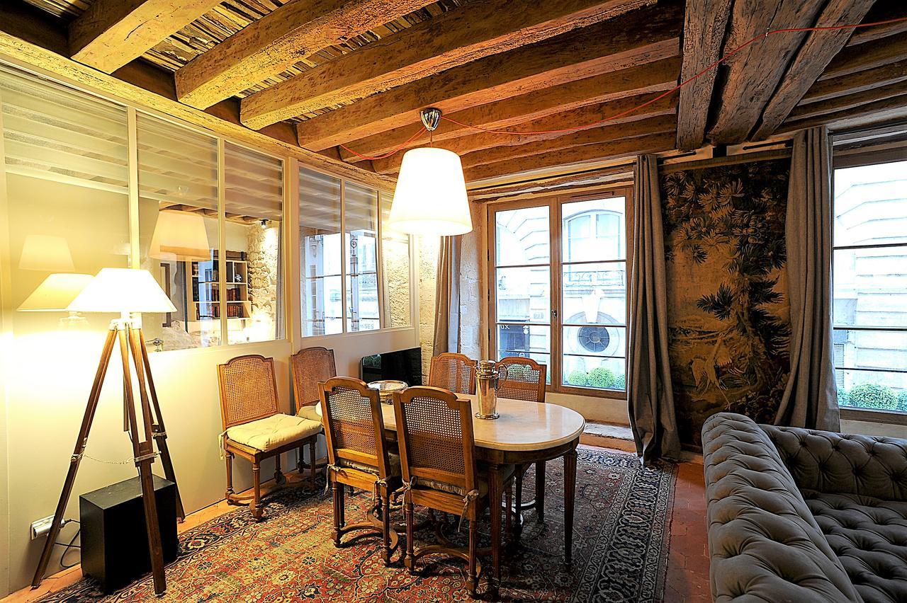 Beautiful Apartment In Historical Marais Paris Exteriör bild