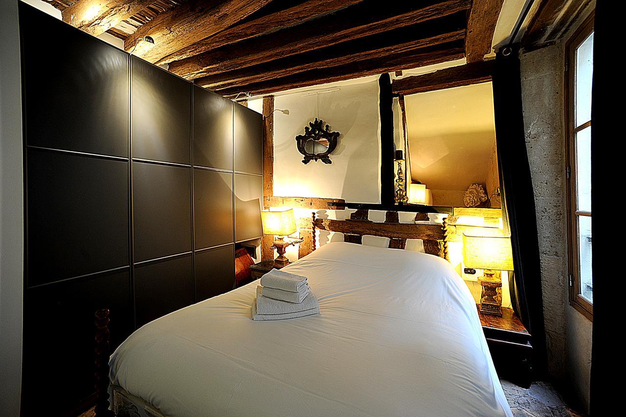 Beautiful Apartment In Historical Marais Paris Exteriör bild
