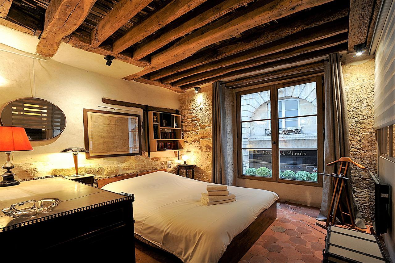 Beautiful Apartment In Historical Marais Paris Exteriör bild