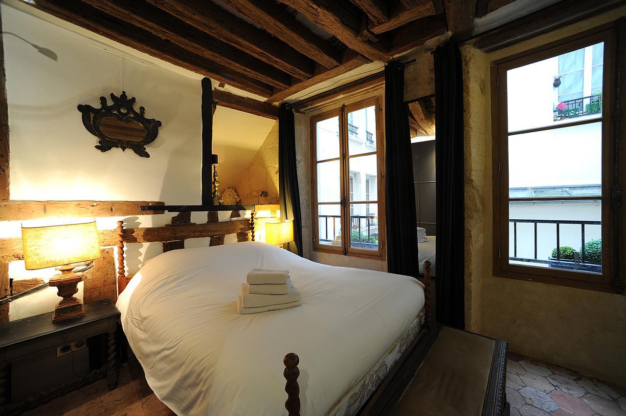 Beautiful Apartment In Historical Marais Paris Exteriör bild