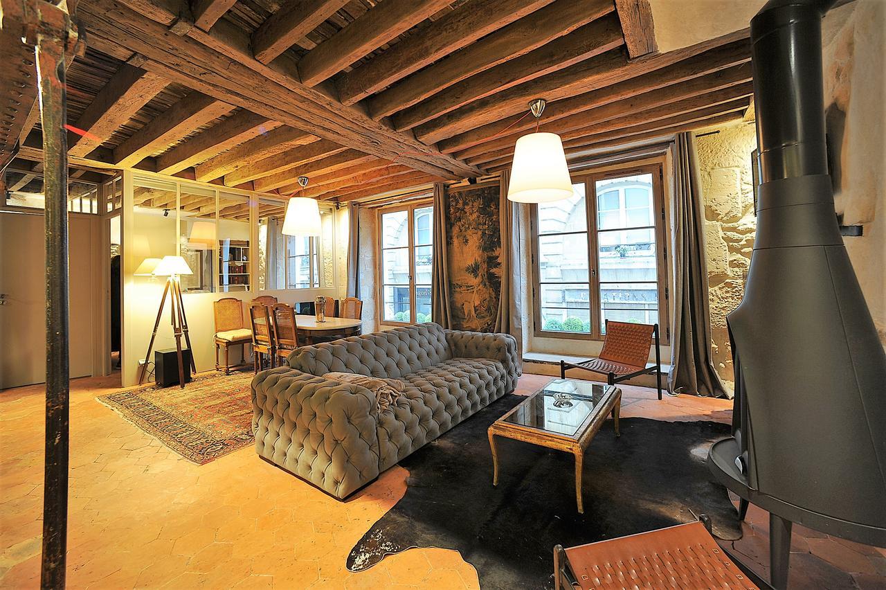 Beautiful Apartment In Historical Marais Paris Exteriör bild