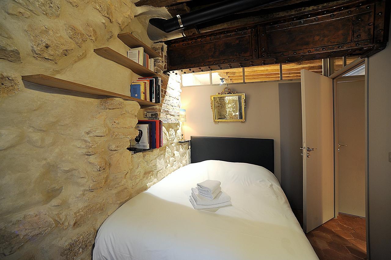 Beautiful Apartment In Historical Marais Paris Exteriör bild