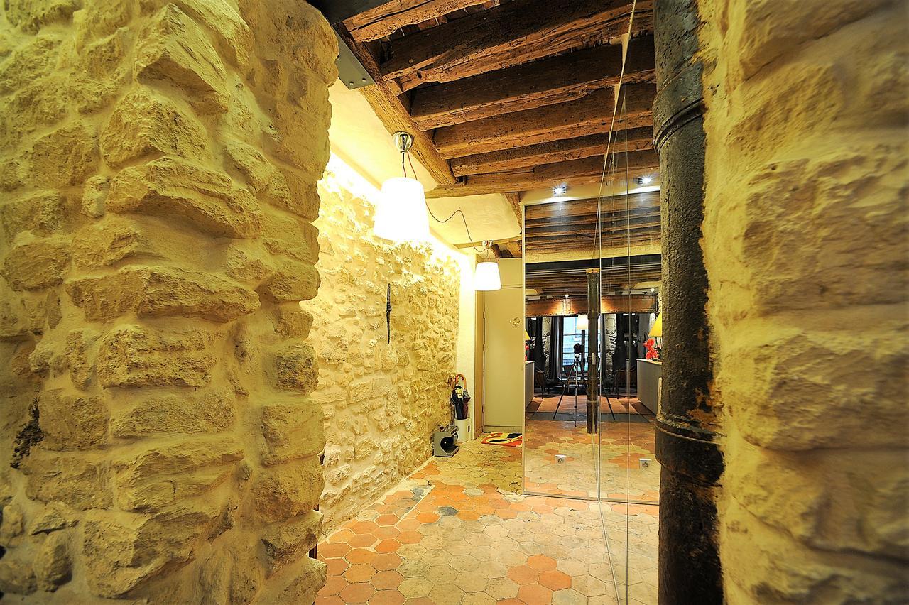 Beautiful Apartment In Historical Marais Paris Exteriör bild