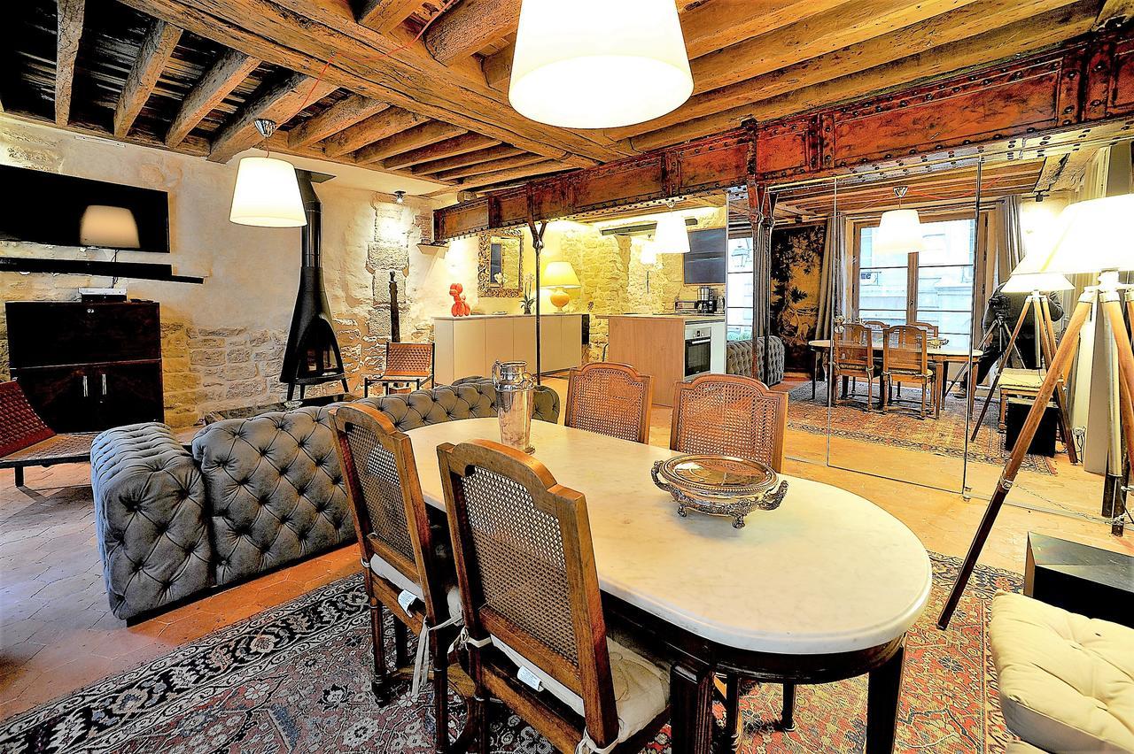 Beautiful Apartment In Historical Marais Paris Exteriör bild