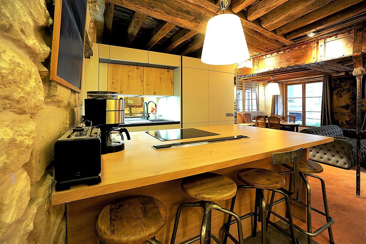 Beautiful Apartment In Historical Marais Paris Exteriör bild