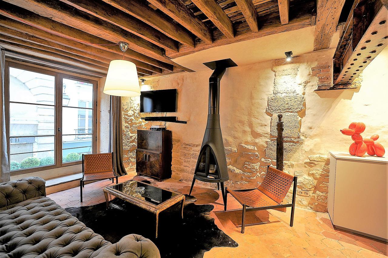 Beautiful Apartment In Historical Marais Paris Exteriör bild