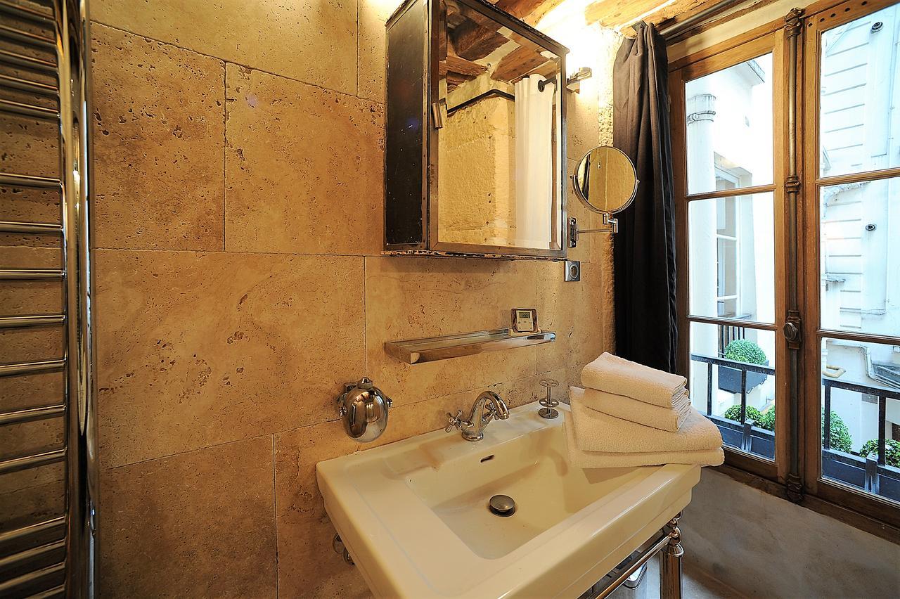 Beautiful Apartment In Historical Marais Paris Exteriör bild